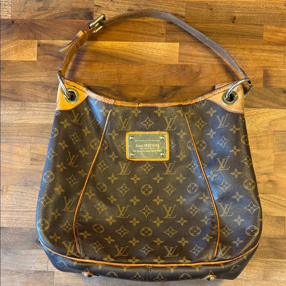 Louis Vuitton Monogram Canvas Shoulder Bag